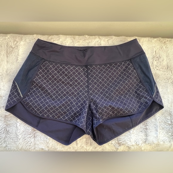 Athleta Track This Run Short 3”, sz M - Picture 2 of 9